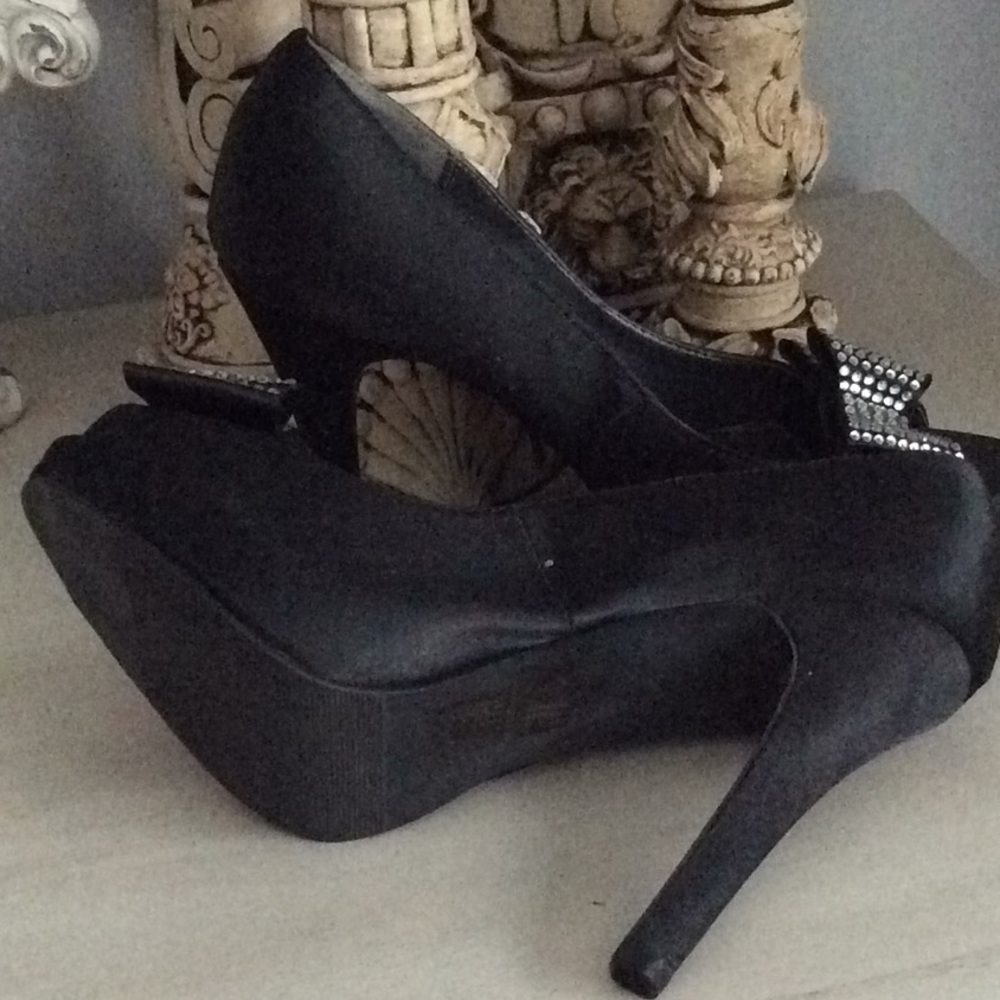 Shoes - Picture 3 of 3